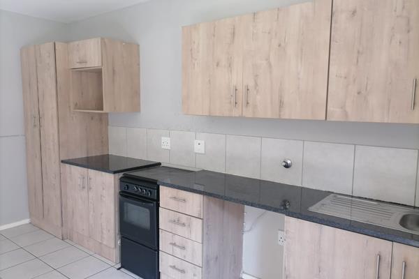 This is a ground floor apartment 3-bedroom 2-bathroom, open plan kitchen this complex is situated in Kenleaf Brakpan with 24-hour ...