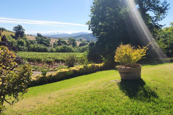 Sale price: &#163; 5,000,000.00   
Thirty hectares of prime agricultural land.  Situated high up, on the foothill of Simonsberg, is ...