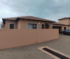 Townhouse for sale in Christiaanville AH