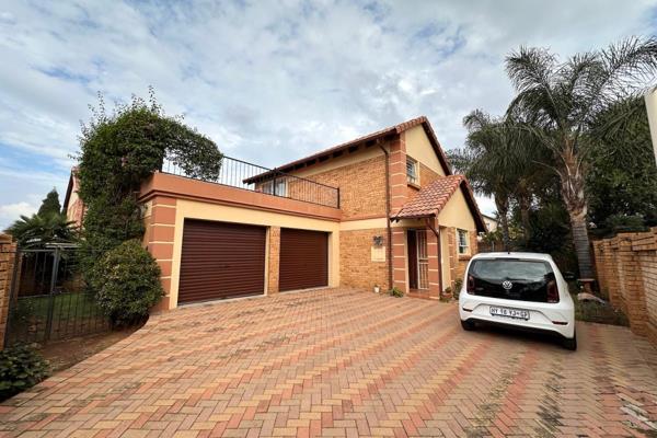 Situated in the convenient area of Edenglen, this well looked after Property boasts 4 well sized bedrooms and 2 bathrooms, one of them ...