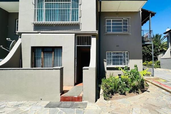 Seldom do you find a 3 bedroom town house for under 800,000. Lambton, Sinclaire Road has ...