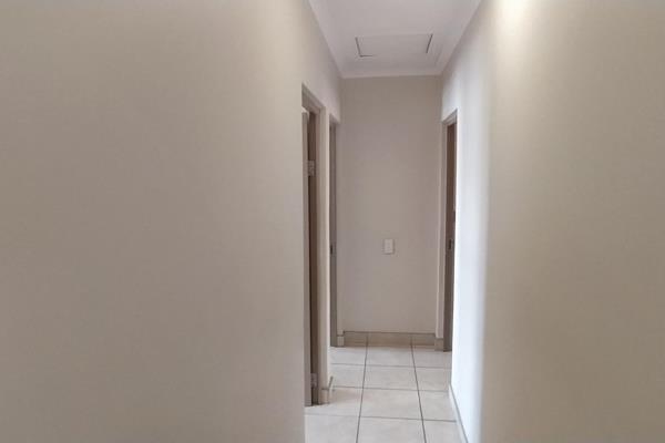 Beautiful 2 bedroom 1 bathroom freestanding townhouse in Bougainvilla Aftree Oord.
-Corner stand
-2 Bedrooms
-1 ...