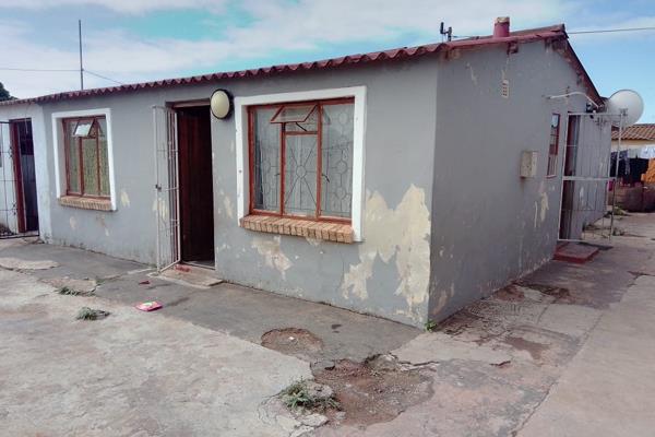 Investment property situated in Kwazakhele close to main roads and amenities. 

5 Bedrooms and 3 separate &quot;flats&quot; plus ...