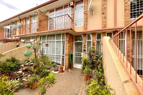 Nestled in the heart of Krugersdorp North, this charming duplex apartment presents an unmissable opportunity for both first-time buyers ...