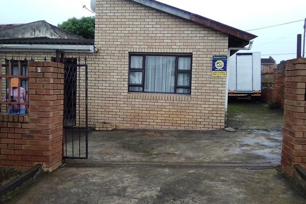 This home offers you 2 bedrooms, bathroom, lounge, kitchen.Call for a viewing