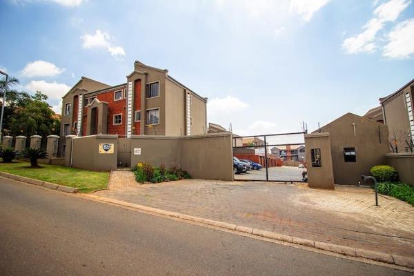 Stunning 2-Bedroom Flat with Private Garden, Built-In Braai and Pool in Secure Complex.

This charming 2-bedroom flat offers the ...