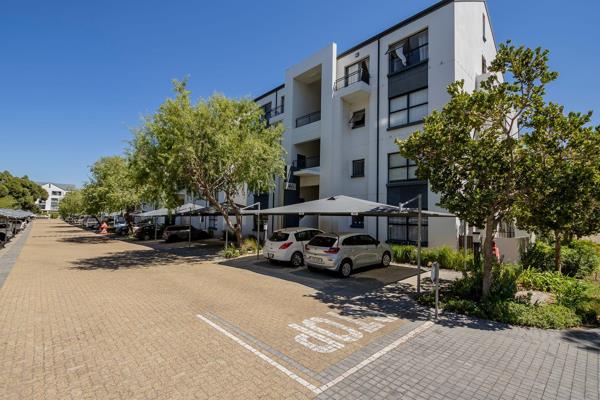 This beautifully maintained second-floor apartment in the sought-after De Velde Lifestyle Estate offers a secure, convenient, and ...