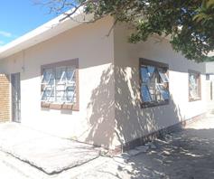 House for sale in Manenberg