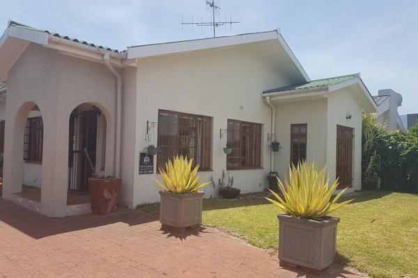 &quot;EXCLUSIVE SOLE MANDATE&quot;

This family home offers a lounge, dining room, TV ...