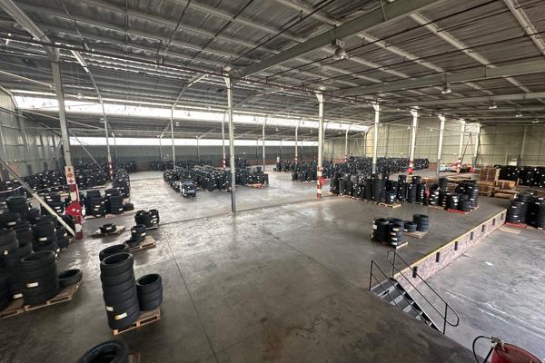 This 4000m2 warehouse located in Jet Park is now available to let, offering an ideal ...