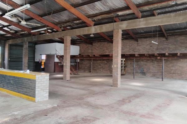 Ideally located in the heart of the Kuleka Industrial area, this property has ample space and parking to suit commercial or light ...