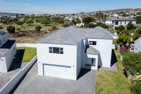 EXCLUSIVE AUTHORITY TO MARKET
This stunning, newly built double-storey home offers the ...