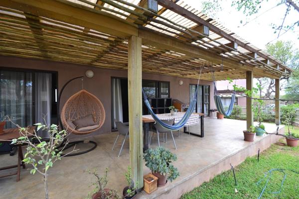 Well positioned 3 bedroom luxury unit in the popular Village development of the Hoedspruit Wildlife Estate. 
Within walking distance ...