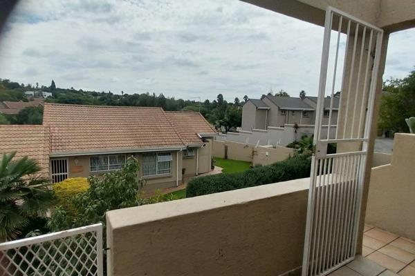 This two bedroom spacious apartment is up for rental in the popular Marais Steyn Park
There are two bathrooms and an open plan kitchen ...