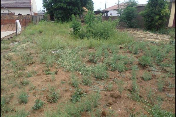 Vacant land for sale in Osizweni D

Size: 390m2

Located in a developing neighborhood, this land offers plenty of opportunities ...