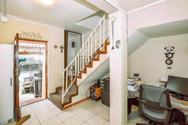 Charming 2-Bedroom Facebrick Duplex | Low Maintenance Living | Secure Complex

This duplex townhouse offers the perfect blend of modern ...