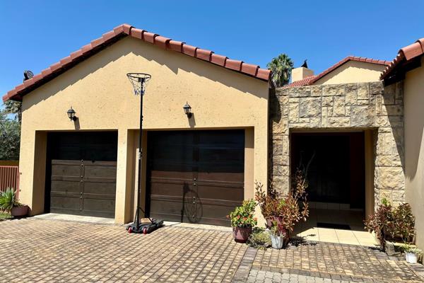 Drastically reduced! Definitely priced to sell!

Give me a call to make an appointment for your private viewing.

Lovely family home ...
