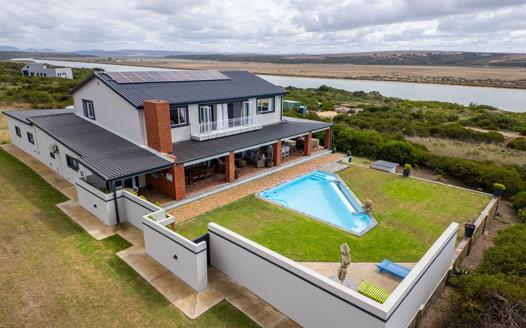 6 Bedroom House for sale in Gouritsmond