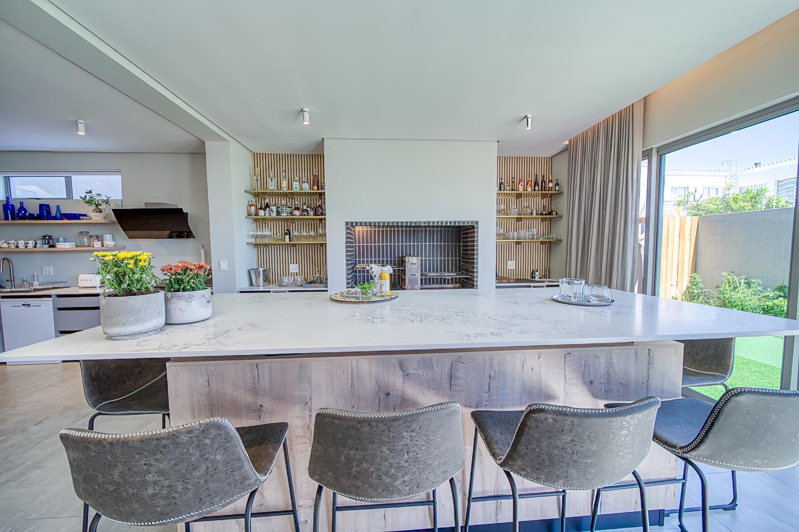 Photo of 4 Bedroom House for sale in Melkbosstrand Central