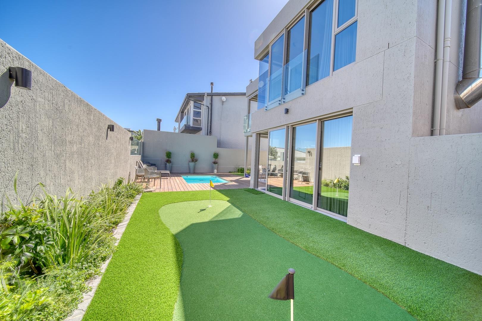 Photo of 4 Bedroom House for sale in Melkbosstrand Central