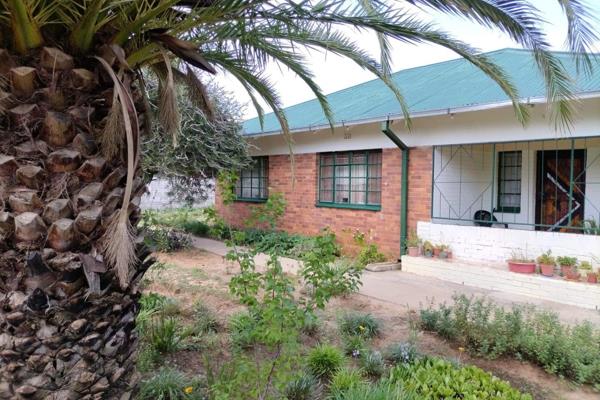 This charming 3-bedroom, 1-bathroom home offers a cozy and comfortable living space. 
The spacious bedrooms provide ample room for ...