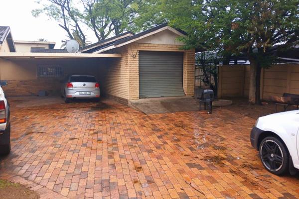 Unlock a lucrative rental opportunity or business venture in this prime location, just a stone&#39;s throw from Witbank Central and ...