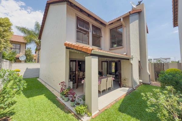 Exclusive Agent.

On entering you invited into a bright and airy double volume lounge which is all open plan to the dining area and ...
