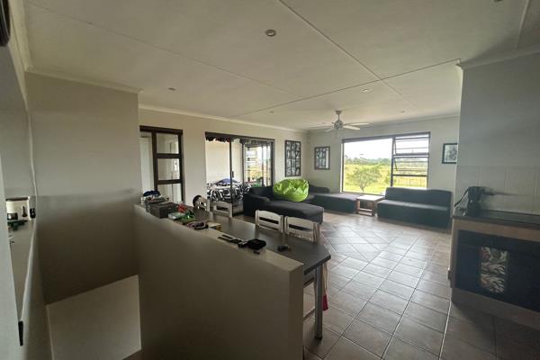 2 bedroom farm apartment in Lilyfontein

This spacious top floor apartment is situated in Lilyfontein/Brakfontein just 1km from the N2 ...