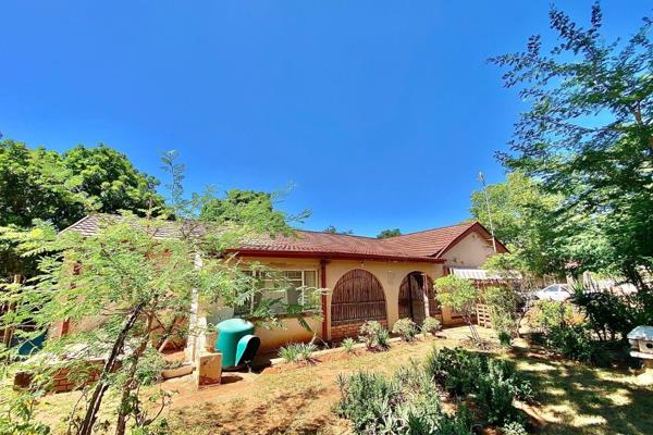 YOUR IDEAL FAMILY HOME AWAITS IN NABOOMSPRUIT 

This spacious home offers 3 bedrooms and 3 bathrooms, including a master bedroom with ...