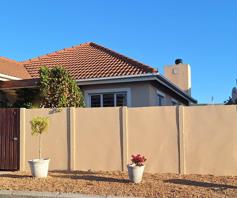 House for sale in Strand South