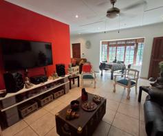 Townhouse for sale in Uvongo