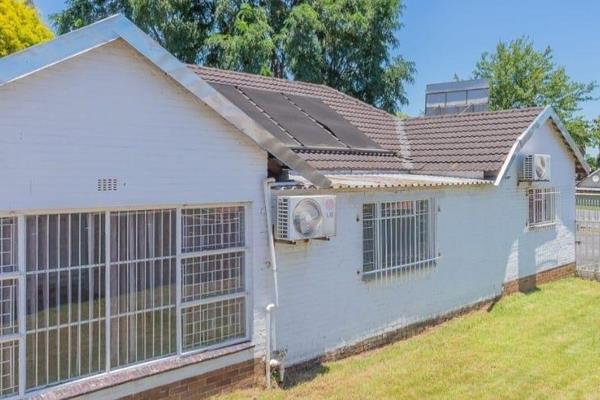Investment and location Perfection!
Looking for a property to work from.  A property with excellent exposure that you don’t ever have ...