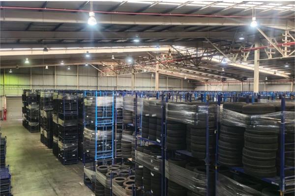 This premium 6800m2 distribution warehouse offers an exceptional industrial facility ...