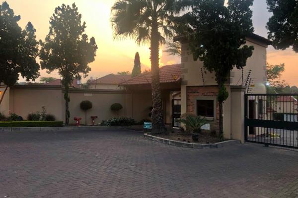 Gorgeous 2 Bedroom Apartment to Rent at sought-after Nottinghill Park in Randpark Ridge

Ground floor unit with a spacious open plan ...