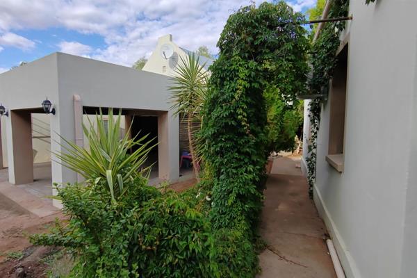 Welcome to your new home in the serene and picturesque Upington Rural, located in the heart of Upington. This small holding is the ...