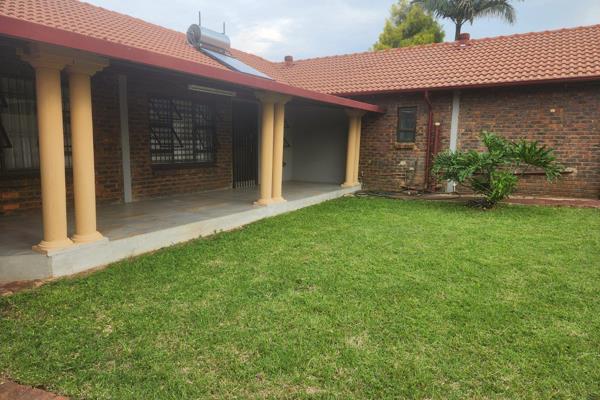 This ready to move in house with flatlet in a security estate offers modern living and space.
The Main House affords you: 
Spacious ...