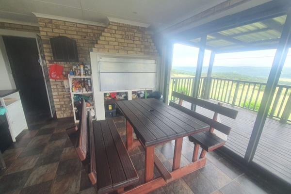 Top Floor Apartment, Lilyfontein 

Situated within a secure property with full fencing and an electric gate, this apartment offers ...