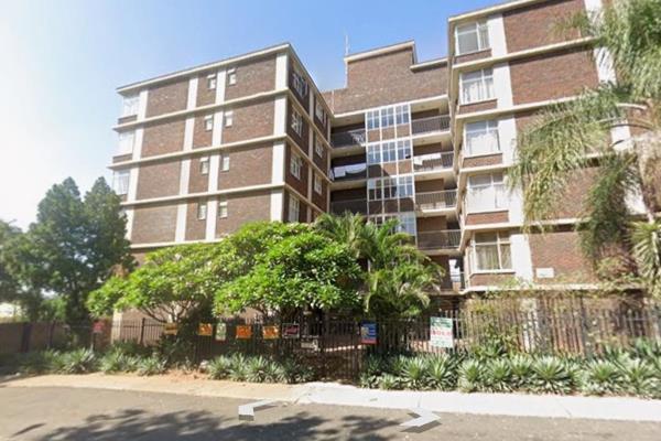 Spacious 2.5 bed units available. Insolvent estate. One bathroom, kitchen, spacious ...