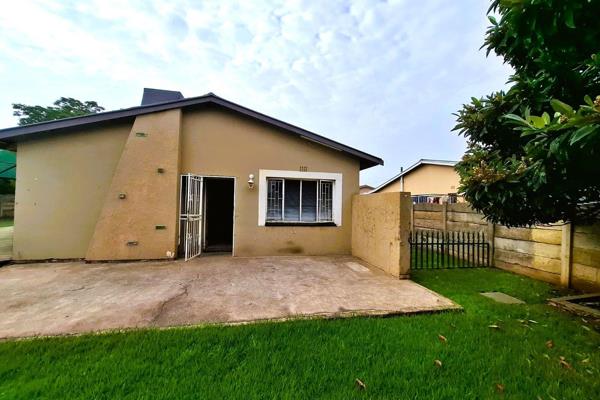 Exclusive Sole Mandate! Stunning 3-bedroom Home in Prime Location! This excellent buy is a must-see! Nestled in a safe and sought-after ...