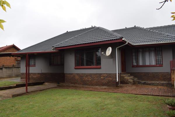 This stunning family home is situated in Witbank, in Duvhapark, an established neighbourhood close to Tasbet Spar and offers you easy ...