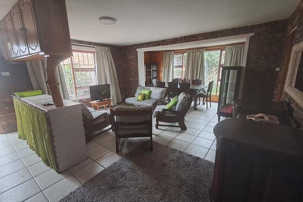 Fully furnished one bedroom apartment below the main house with 
private for single person or a couple.
Open-plan living area, dining ...