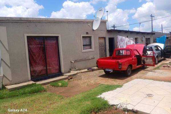 House for sale in Zonkezizwe Zone 6 katlehong

This 3 bedroom property is situated in a prime area of Zonkezizwe and is a safe ...