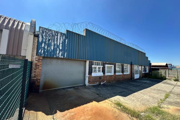 This industrial factory to Let in Heriotdale, features 3-phase power and a small yard ...