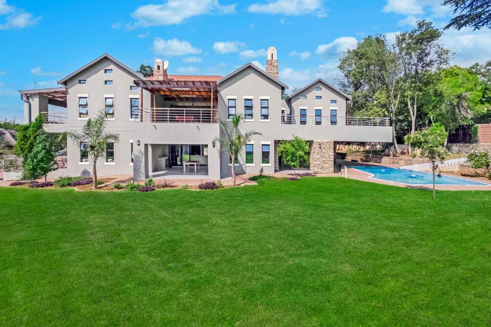 5 Bedroom House for sale in Rivonia - P24-115742509