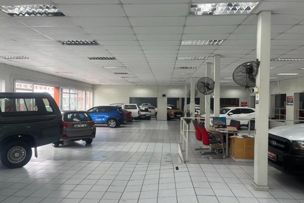 This showroom is located on one of East London busiest roads in the CBD. - Cambridge Street. The property is clean, very well ...