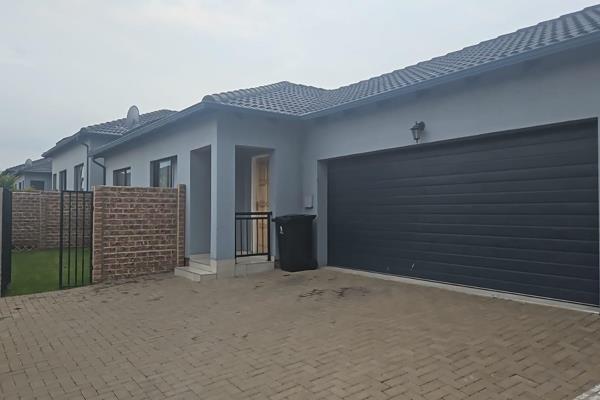 Modern 3-Bedroom Home for Sale in Parklands Estate, Parkrand
Only considering offers above R 1 495 000.00
Discover this charming and ...