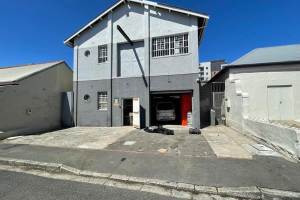 EXCLUSIVE DUAL MANDATE - PRIME 1000SQM INDUSTRIAL UNIT

This versatile 1,000 sqm ...