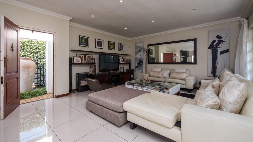 3 Bedroom House for sale in Strathavon - P24-106625811