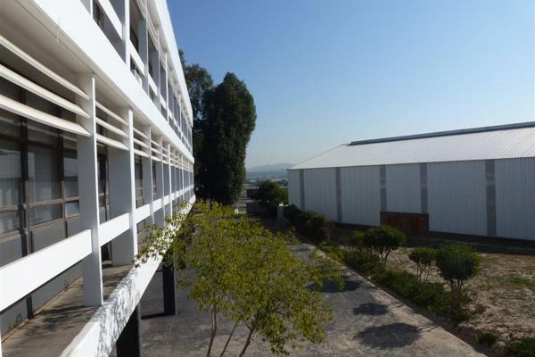 Located in Brackenrite Business Park, Brackenfell, this first-floor office space offers a practical and well-positioned workspace in ...