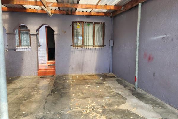 Property in Kewtown consisting of 3 bedrooms, build in cupboards in the main bedroom, extended lounge, kitchen and family bathroom. The ...